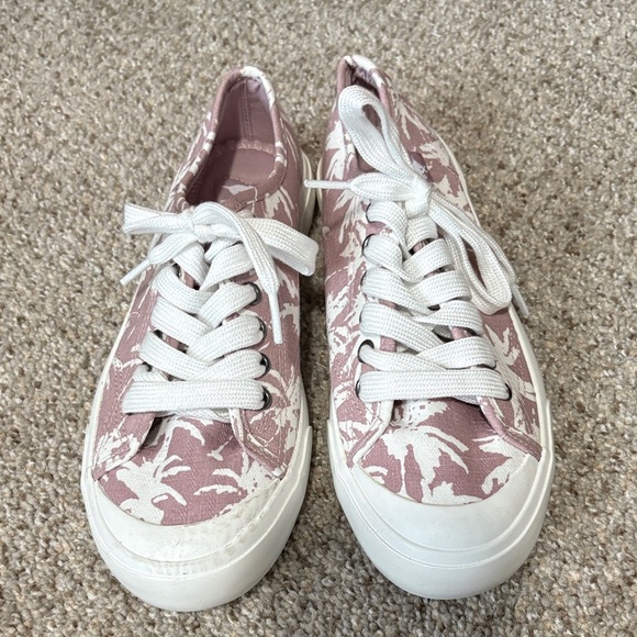 Rocket Dog Mauve and Cream Patterned Sneakers - Picture 1 of 10